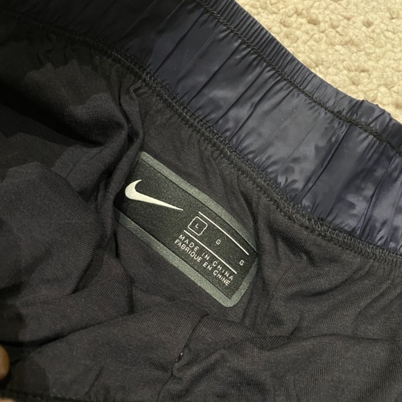 SOLD Nike windbreaker pants - Picture 3 of 4